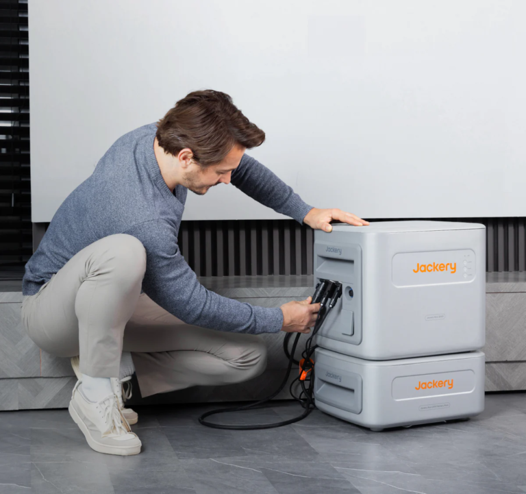 Balkonkraftwerke für das Flachdach: Eine Einführung mit Fokus auf den Jackery Navi 2000 Balkonkraftwerk